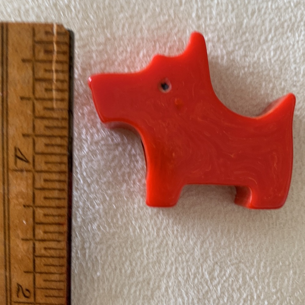 Vintage Red Bakelite 1930s Scotty Dog Pencil Sharpener - Picture 7 of 7